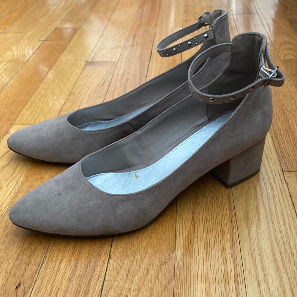 Wedge dress shoes
